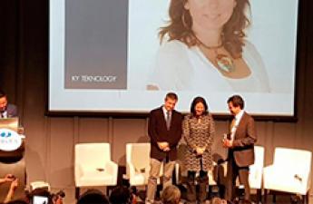 Mónica Retamal recibe reconocimiento por su trayectoria 